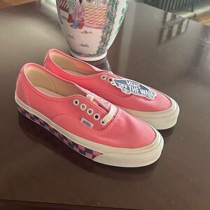 Vans Pink Canvas Sneakers • Rare Edition